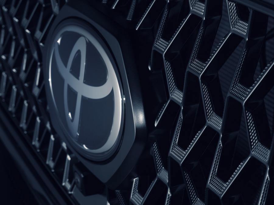 Логотип Toyota Tacoma Nightshade Double Cab 2020 года  (фото 2 из 10)